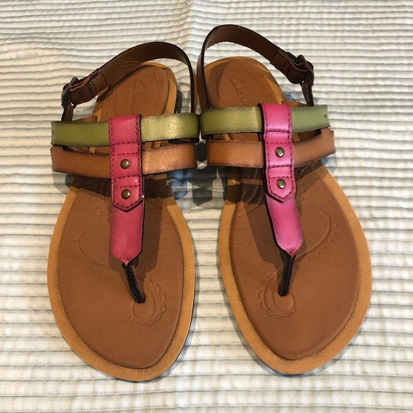 Clarks tan thong sandal double strapped with side closure size 6 - Picture 5 of 7
